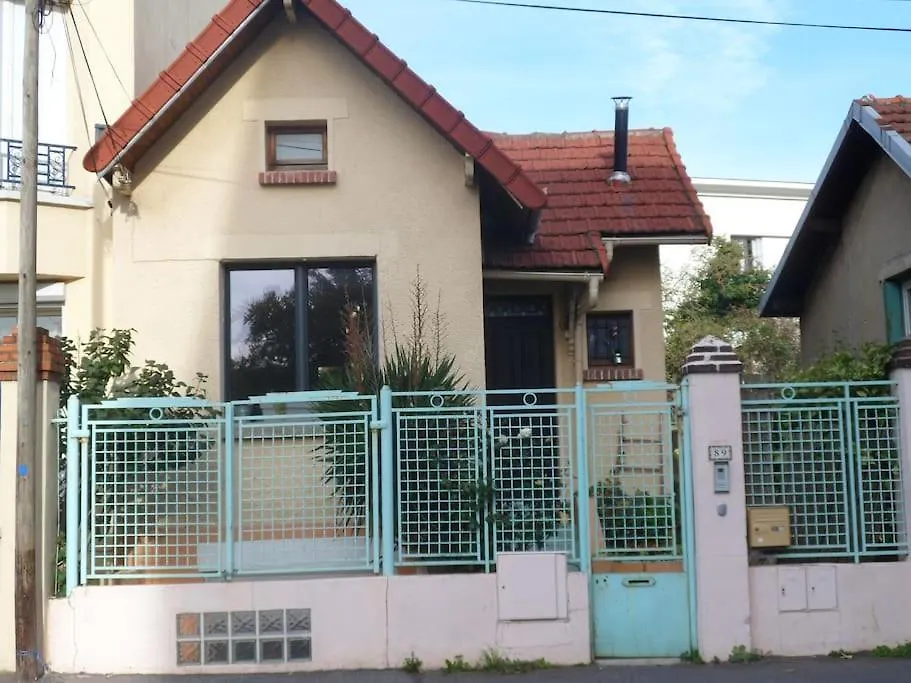 Holiday home Jolie Maison, 3 Chambres, Jardin Et Parking Bagneux