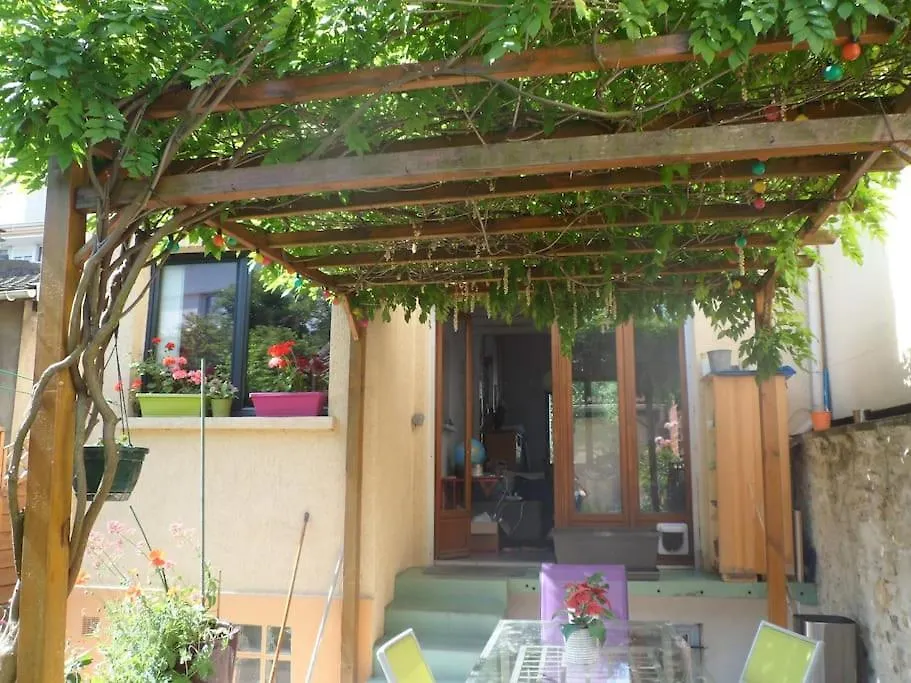 Jolie Maison, 3 Chambres, Jardin Et Parking Bagneux  Holiday home Bagneux (Hauts-de-Seine)